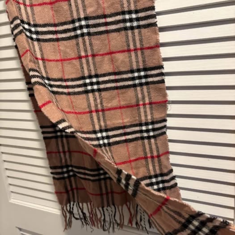 🧣 Classic Plaid Winter Scarf Luxury-Style Design